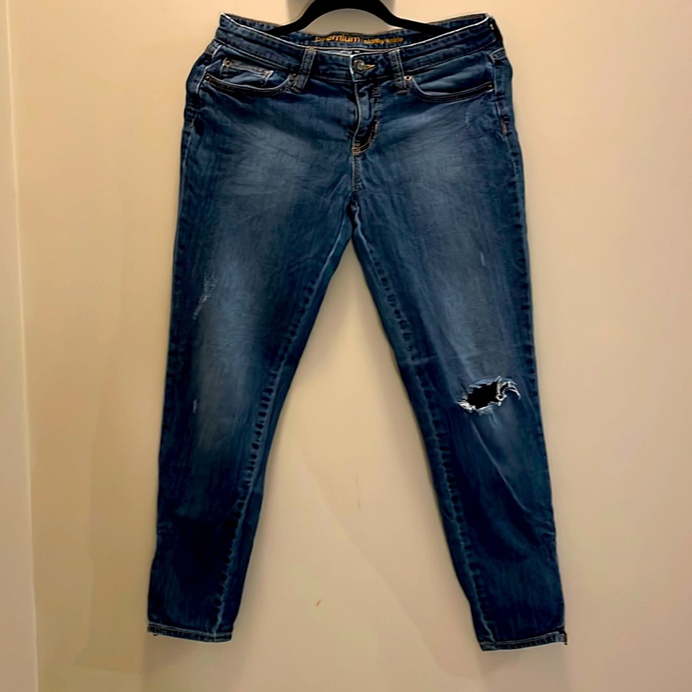 GAP PREMIUM SKINNY ANKLE DISTRESSED